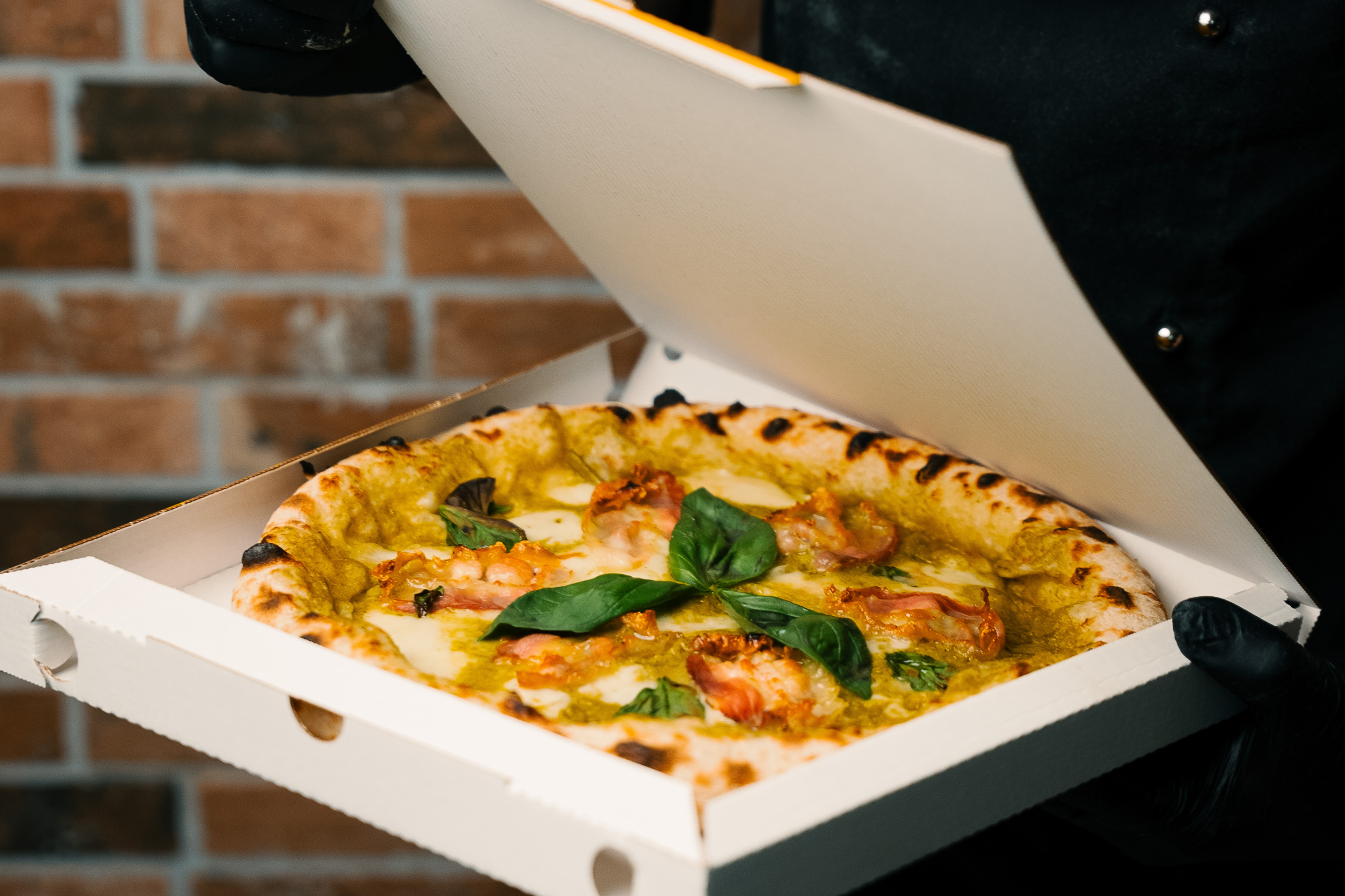 Migliore pizzeria in centro a Bologna dove mangiare pizza buona o fare aperitivo vicino a me