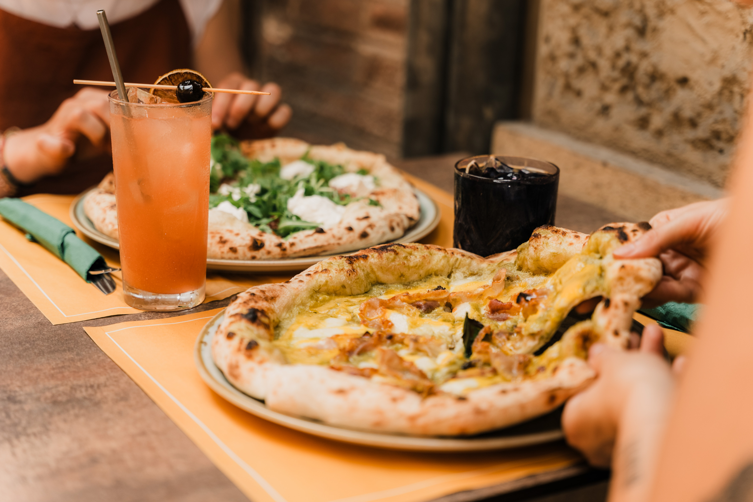 Migliore pizzeria in centro a Bologna dove mangiare pizza buona o fare aperitivo vicino a me
