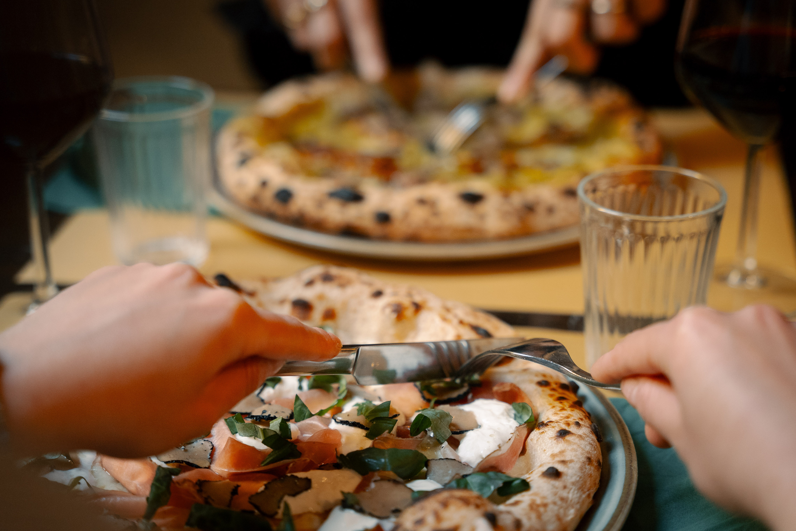 Migliore pizzeria in centro a Bologna dove mangiare pizza buona o fare aperitivo vicino a me