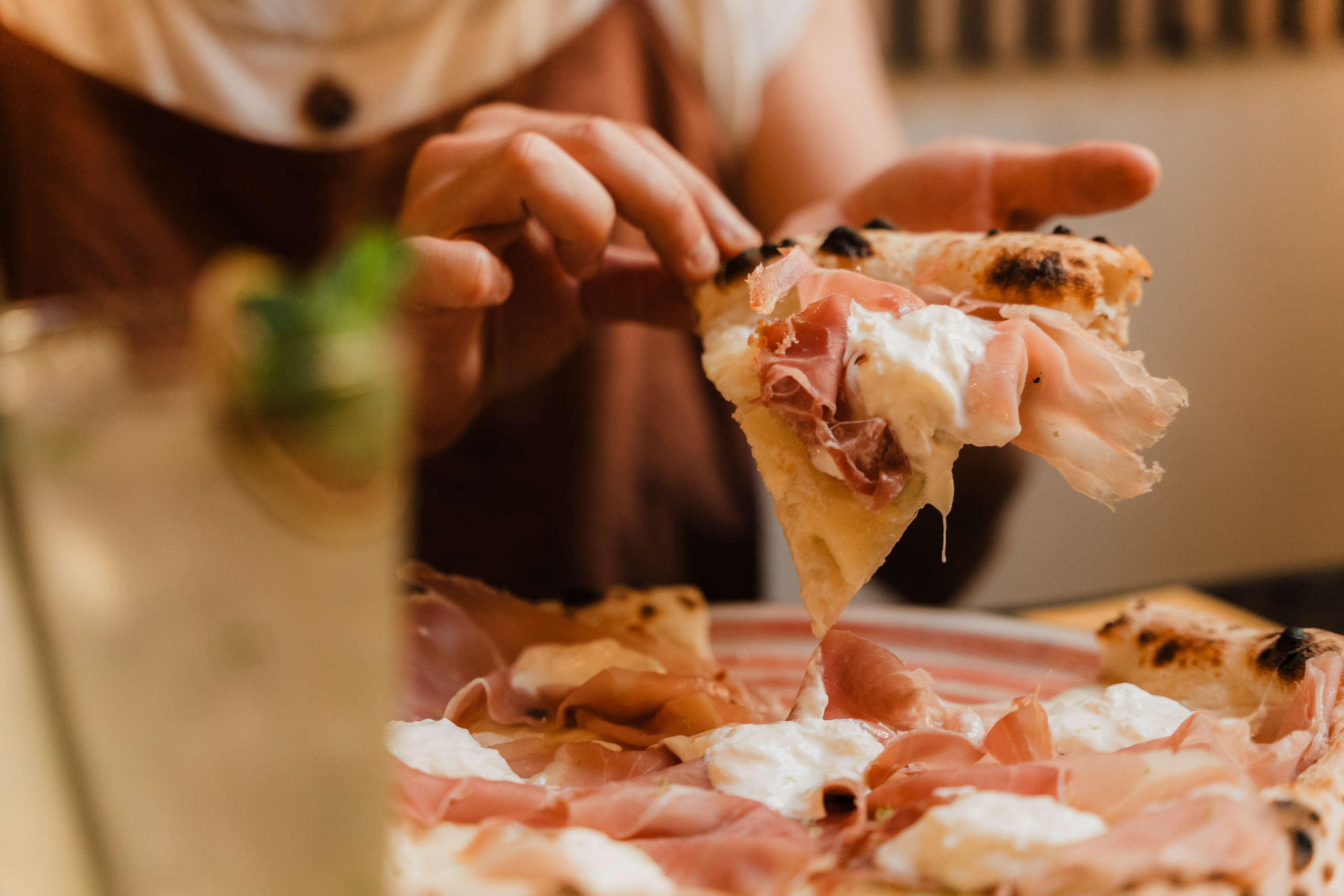 Migliore pizzeria in centro a Bologna dove mangiare pizza buona o fare aperitivo vicino a me