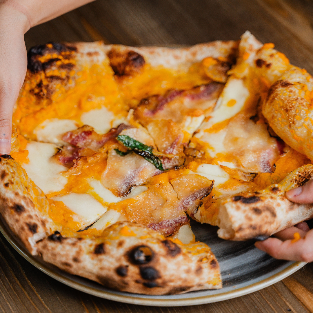 Migliore pizza contemporanea a Bologna con zucca e guanciale