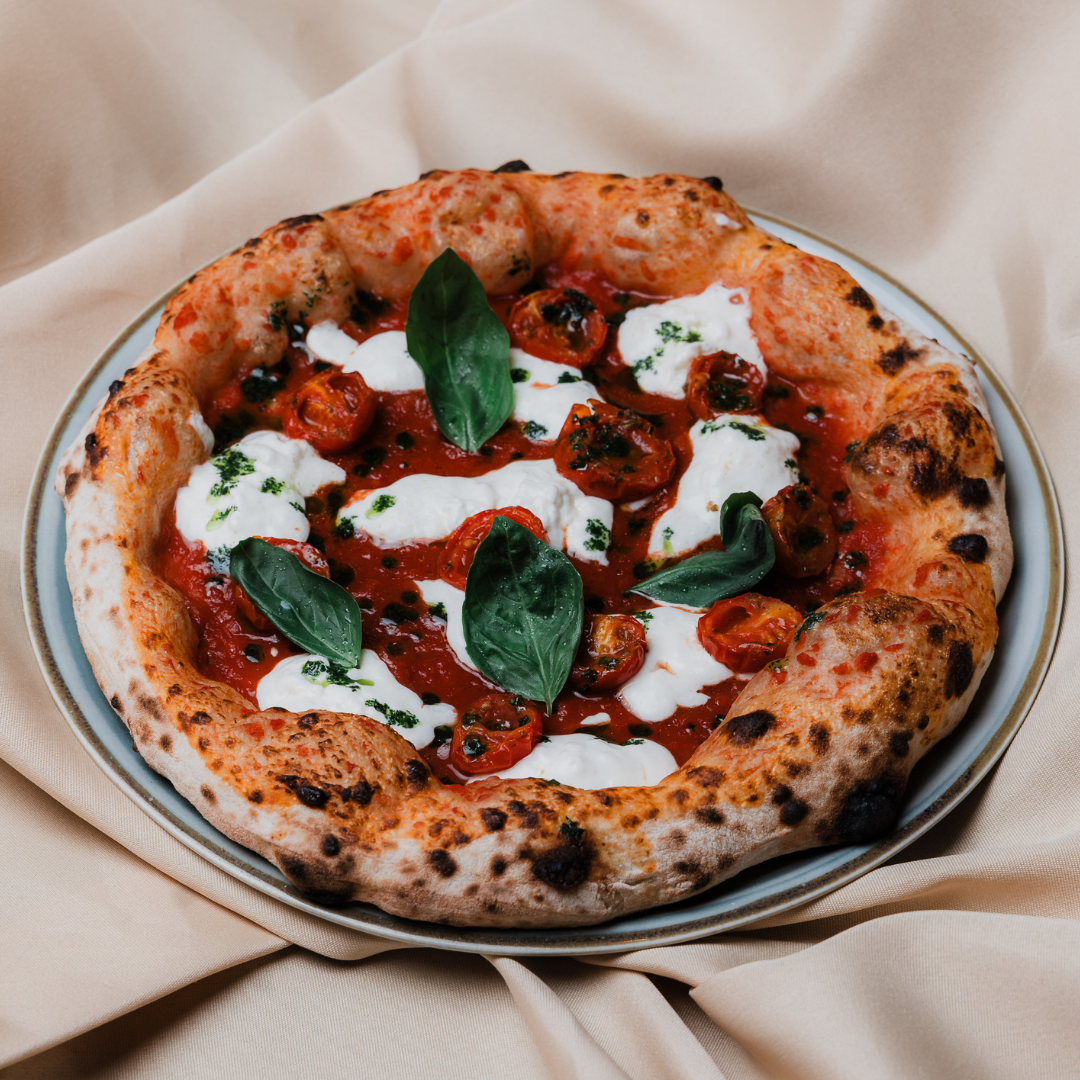 Migliore pizza contemporanea a Bologna margherita con stracciatella pugliese