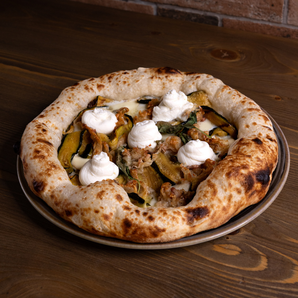 Migliore pizza contemporanea a Bologna è la pizza con le zucchine e spuma di ricotta