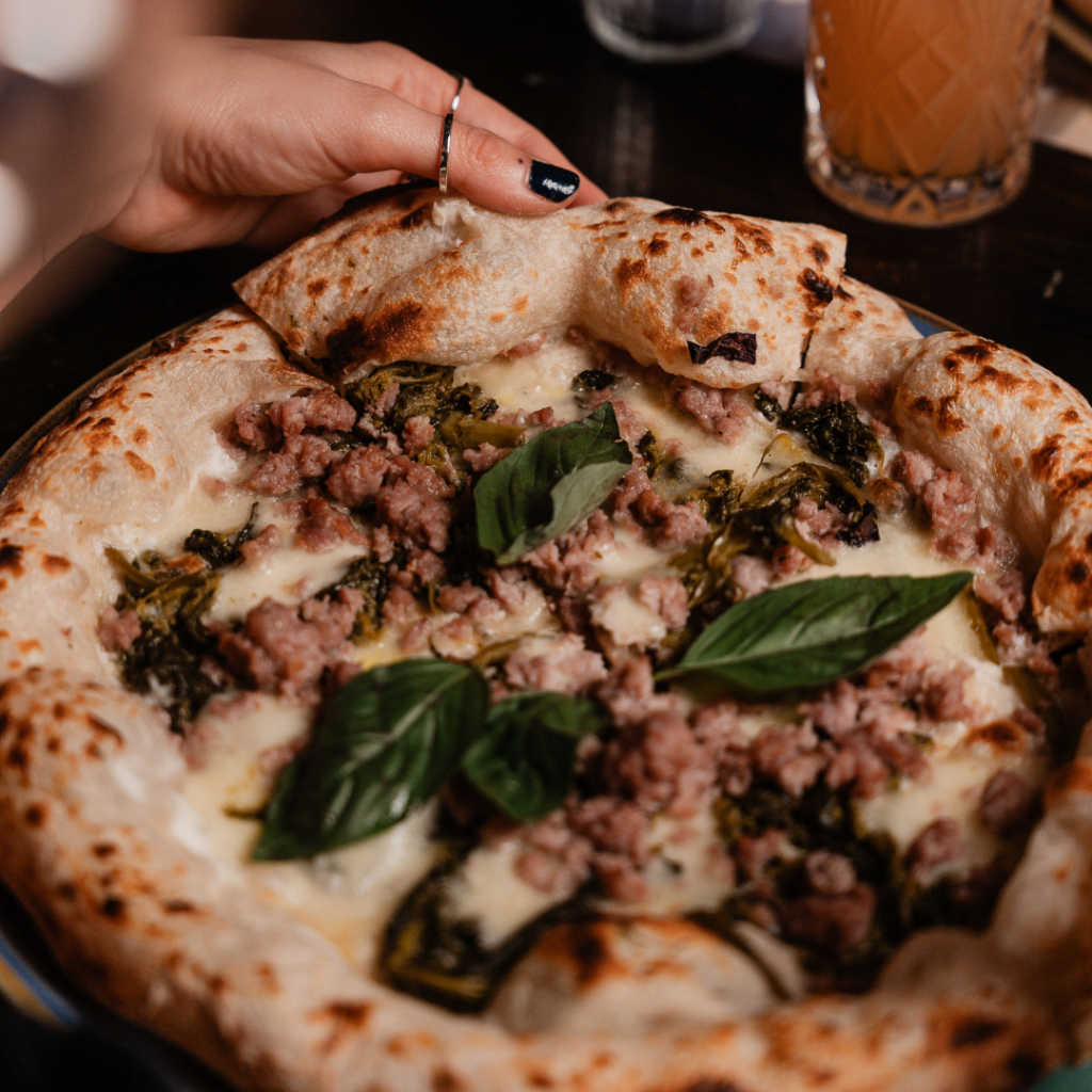 Migliore pizza contemporanea a Bologna salsiccia bianca