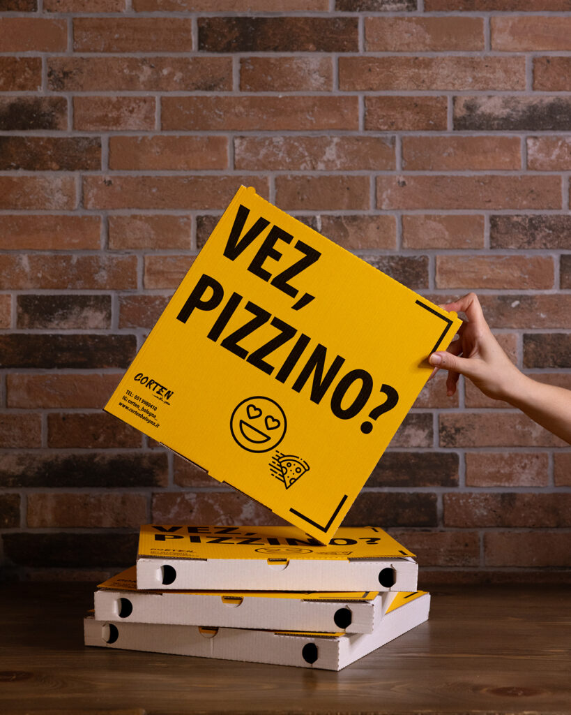 cartone di pizza per la pizza da asporto in centro a bologna