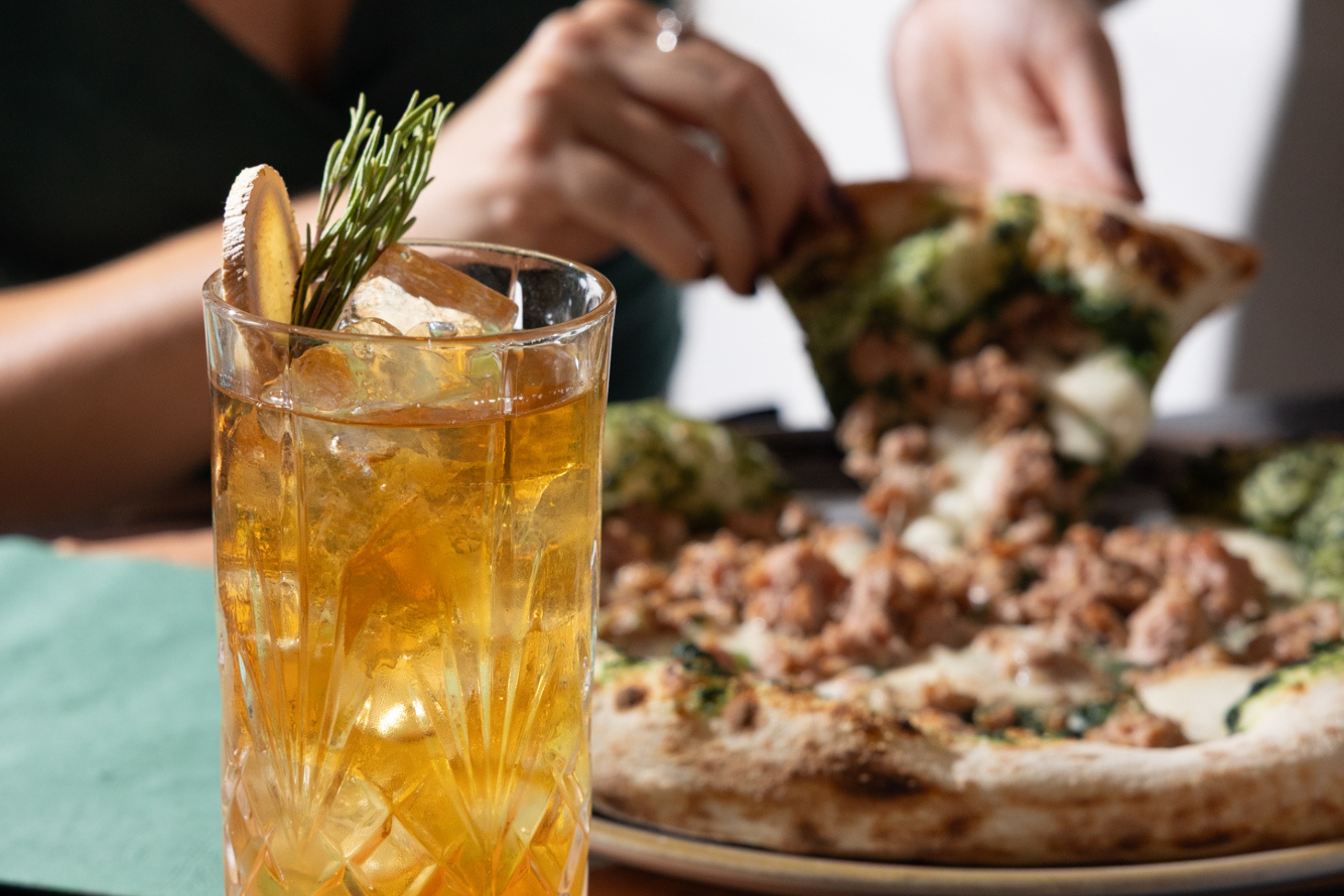 Migliore pizzeria in centro a Bologna dove mangiare pizza buona o fare aperitivo vicino a me