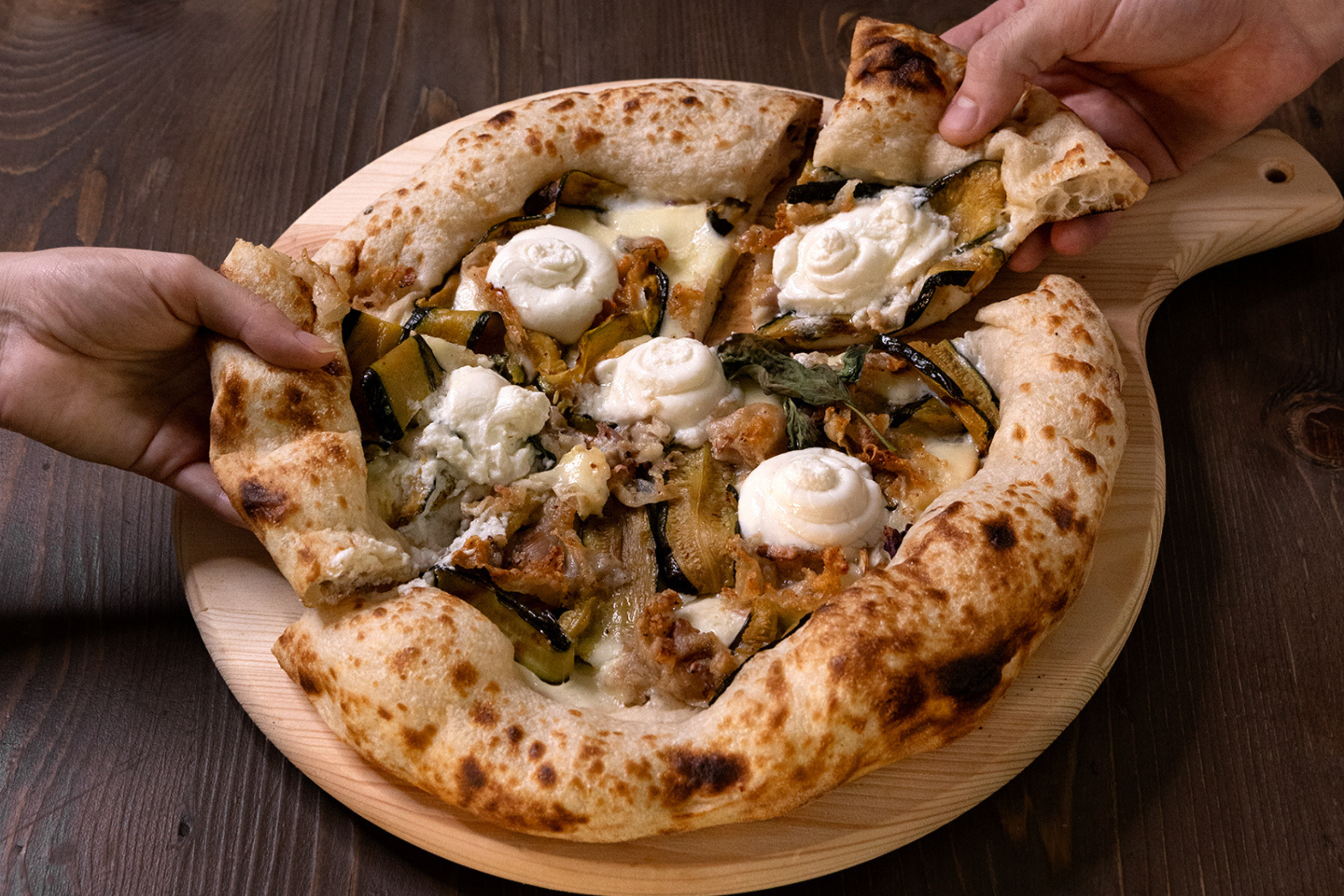 Migliore pizzeria in centro a Bologna dove mangiare pizza buona o fare aperitivo vicino a me