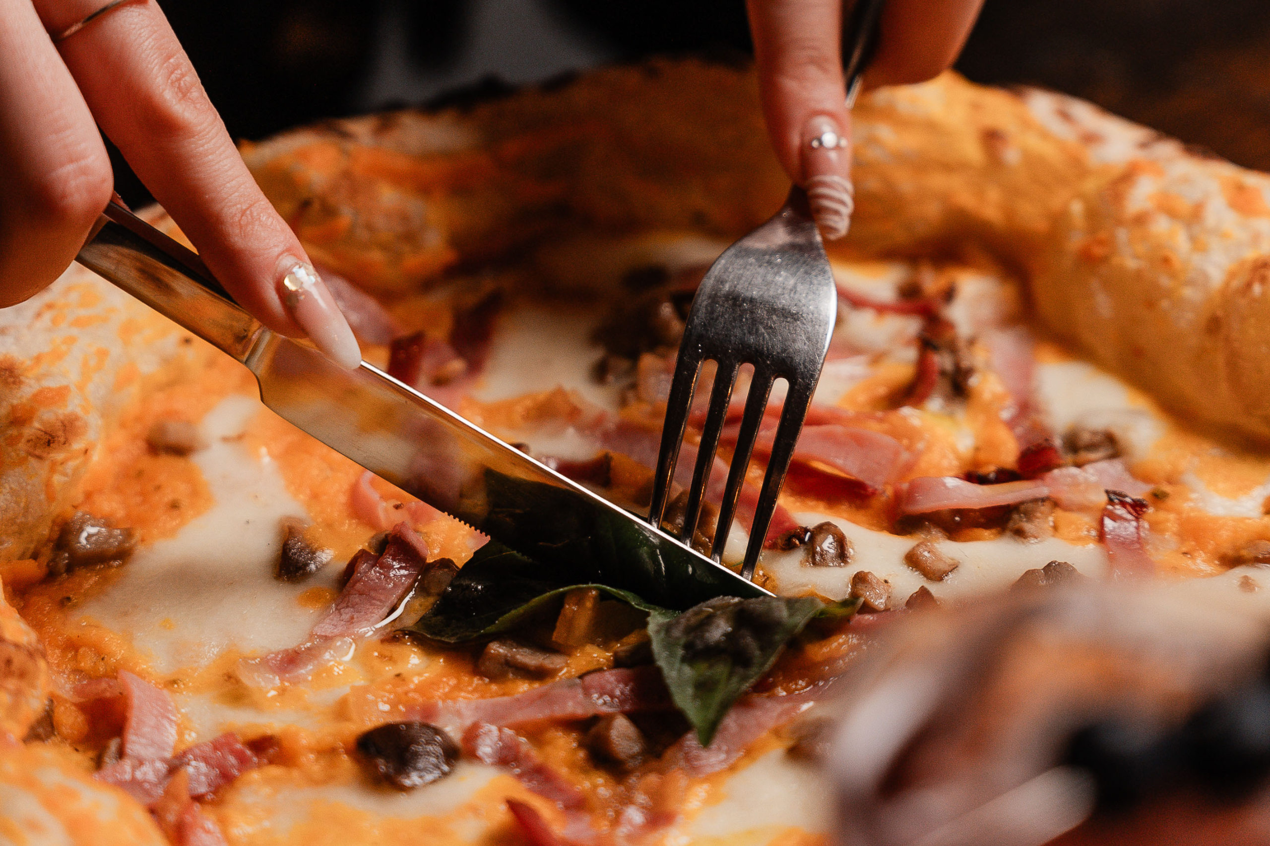Migliore pizzeria in centro a Bologna dove mangiare pizza buona o fare aperitivo vicino a me
