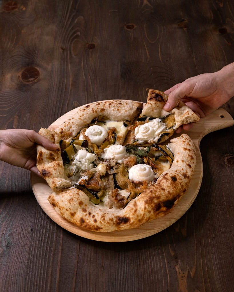 condividere una pizza in centro a Bologna
